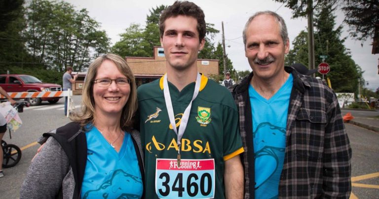 Giordano Corlazzoli and his parents stand together after a marathon.