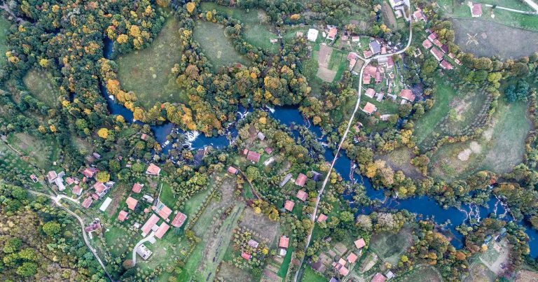 Birds eye view of the Una river.