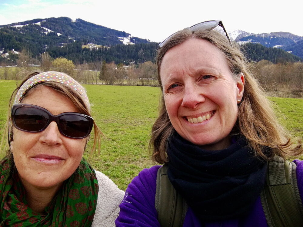 Gudrun and Astrid Vik Stronen, April 2022.